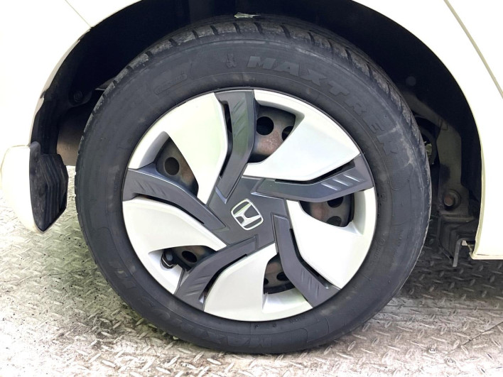 2013 Honda Fit Hybrid DAA-GP5 (UW-69ef581f238ff)[26]