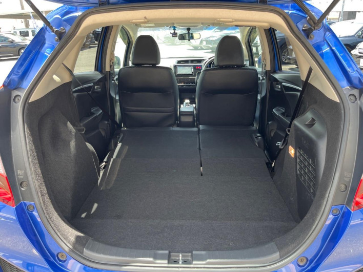 2014 Honda Fit Hybrid DAA-GP5 (UW-69ef581f8f147)[24]