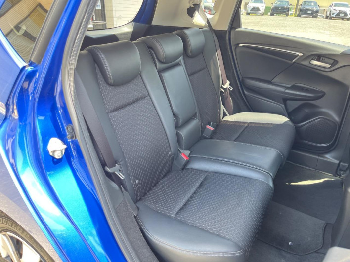 2014 Honda Fit Hybrid DAA-GP5 (UW-69ef581f8f147)[18]