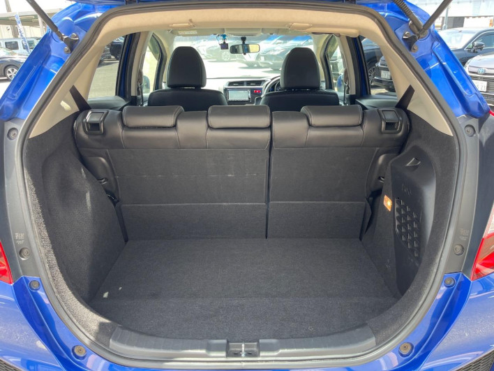 2014 Honda Fit Hybrid DAA-GP5 (UW-69ef581f8f147)[23]