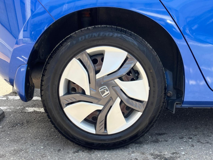 2014 Honda Fit Hybrid DAA-GP5 (UW-69ef581f8f147)[12]