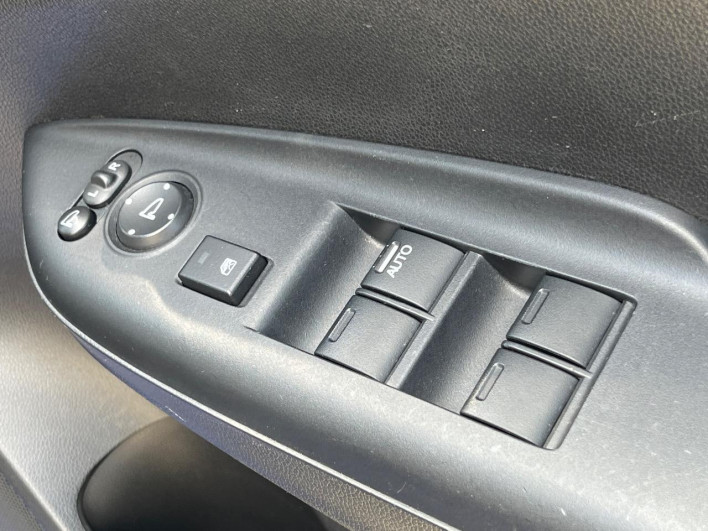 2014 Honda Fit Hybrid DAA-GP5 (UW-69ef581f8f147)[28]