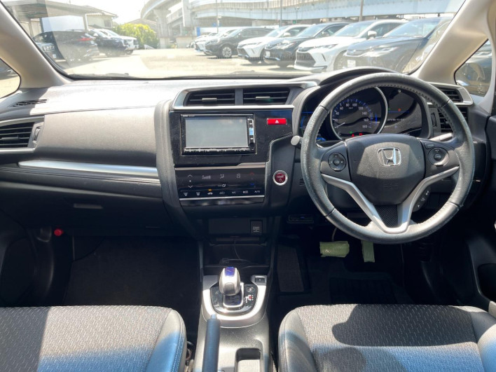 2014 Honda Fit Hybrid DAA-GP5 (UW-69ef581f8f147)[25]