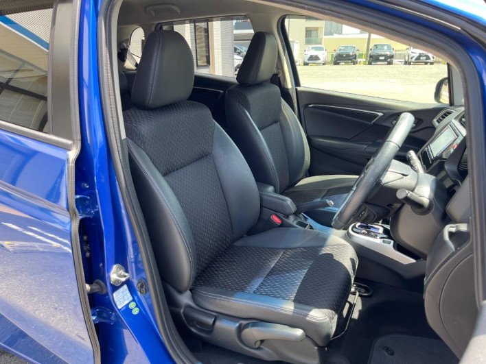 2014 Honda Fit Hybrid DAA-GP5 (UW-69ef581f8f147)[17]