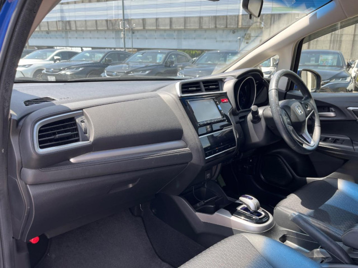 2014 Honda Fit Hybrid DAA-GP5 (UW-69ef581f8f147)[20]