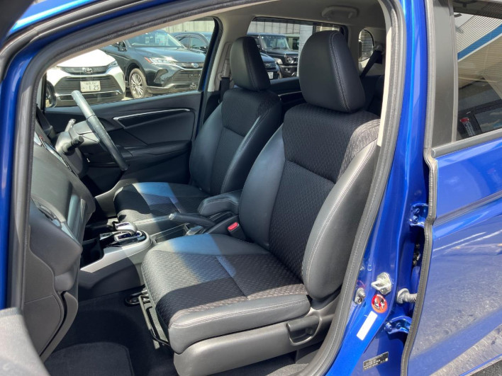 2014 Honda Fit Hybrid DAA-GP5 (UW-69ef581f8f147)[19]