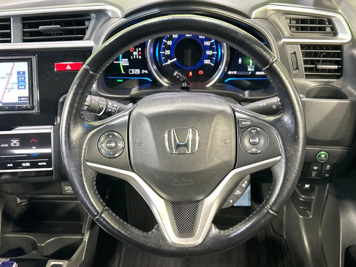 2016 Honda Fit Hybrid DAA-GP5 (UW-69ef581fbb524)[29]