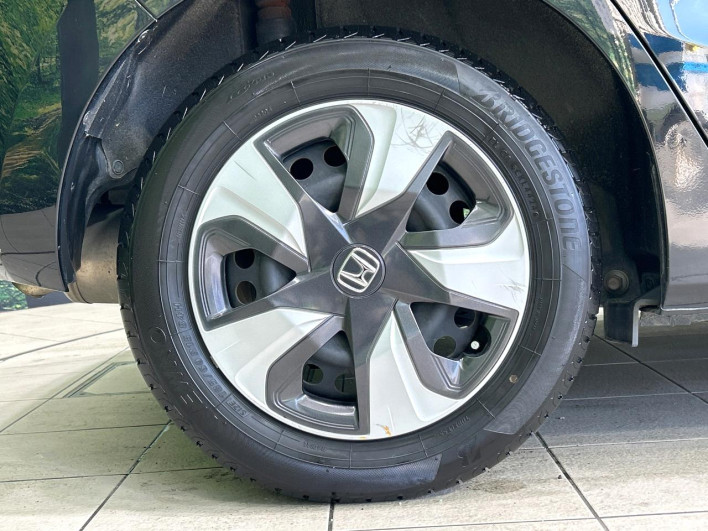 2016 Honda Fit Hybrid DAA-GP5 (UW-69ef581fbb524)[16]