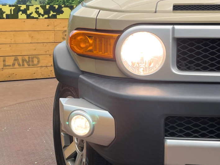 2017 Toyota FJ CRUISER CBA-GSJ15W (UW-69ef5824dc566)[11]