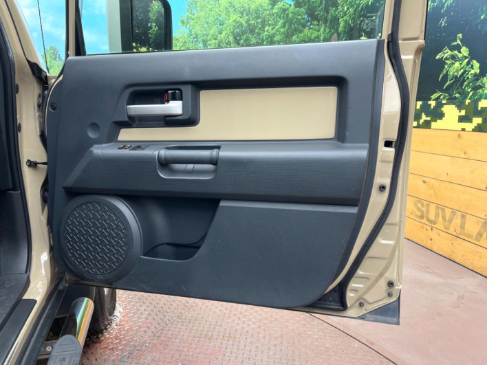 2017 Toyota FJ CRUISER CBA-GSJ15W (UW-69ef5824dc566)[23]