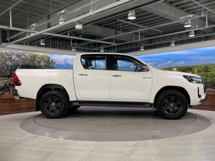 2022 Toyota Hilux 3DF-GUN125 (UW-69ef582a1c596)[19]