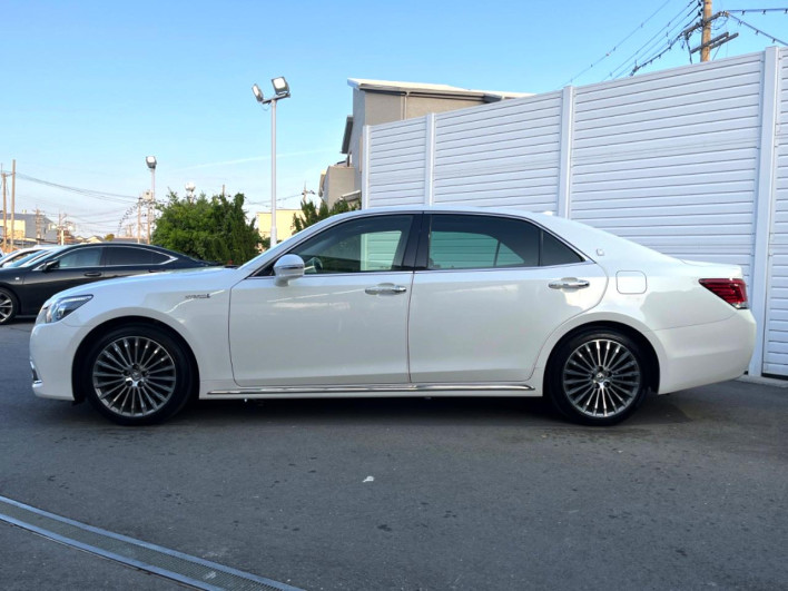 2017 Toyota Crown Majesta DAA-GWS214 (UW-69ef582b86a03)[15]