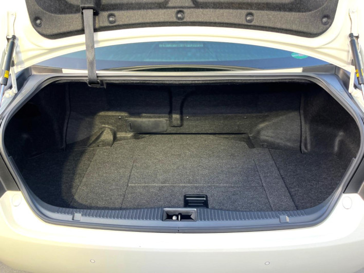 2017 Toyota Crown Majesta DAA-GWS214 (UW-69ef582b86a03)[4]