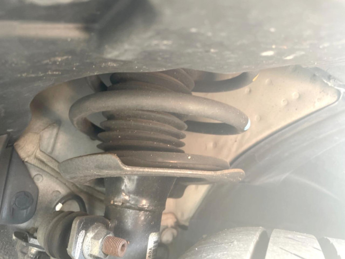 2014 Nissan Serena DAA-HC26 (UW-69ef582e6e4cf)[16]