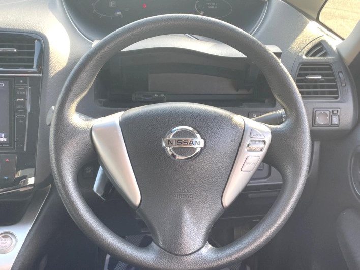 2014 Nissan Serena DAA-HC26 (UW-69ef582e6e4cf)[25]