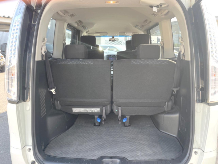 2014 Nissan Serena DAA-HC26 (UW-69ef582e6e4cf)[18]