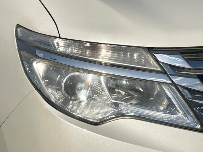 2014 Nissan Serena DAA-HC26 (UW-69ef582e6e4cf)[13]