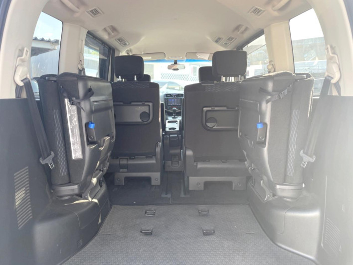 2014 Nissan Serena DAA-HC26 (UW-69ef582e6e4cf)[21]