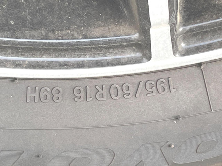 2014 Nissan Serena DAA-HC26 (UW-69ef582e6e4cf)[15]