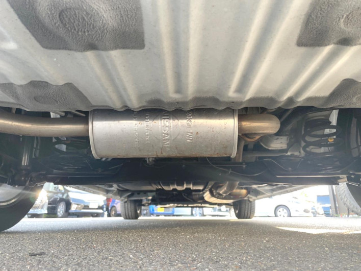 2014 Nissan Serena DAA-HC26 (UW-69ef582e6e4cf)[22]