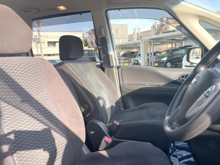 2014 Nissan Serena DAA-HC26 (UW-69ef582e6e4cf)[26]