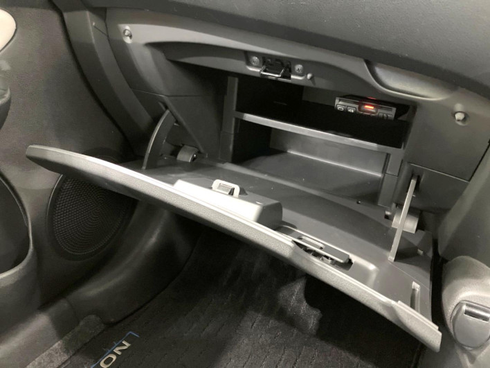 2017 Nissan Note DAA-HE12 (UW-69ef583043ae2)[19]