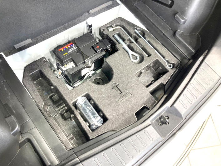 2017 Nissan Note DAA-HE12 (UW-69ef583043ae2)[7]