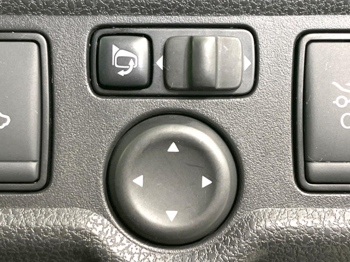 2017 Nissan Note DAA-HE12 (UW-69ef583043ae2)[18]