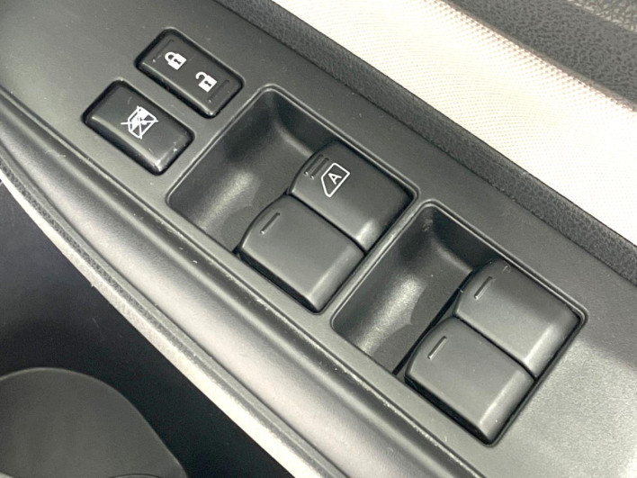 2017 Nissan Note DAA-HE12 (UW-69ef583043ae2)[13]