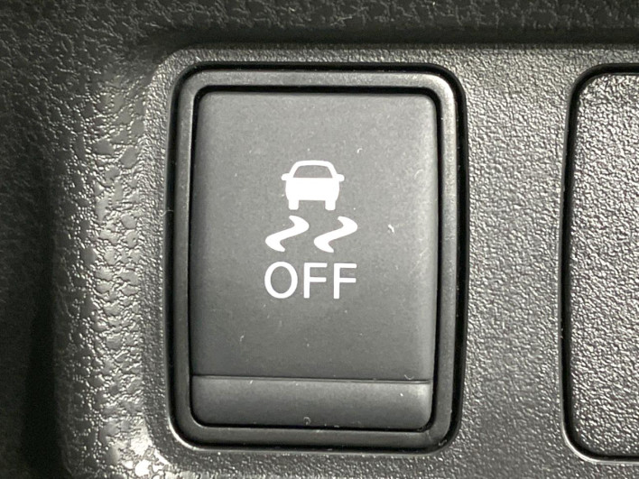 2017 Nissan Note DAA-HE12 (UW-69ef583043ae2)[17]