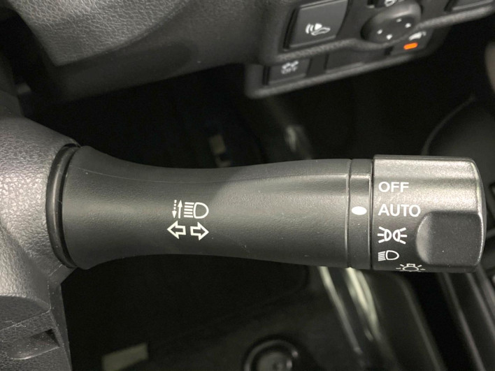 2017 Nissan Note DAA-HE12 (UW-69ef583043ae2)[25]