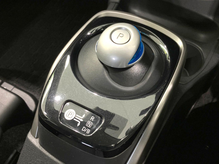 2017 Nissan Note DAA-HE12 (UW-69ef583043ae2)[22]