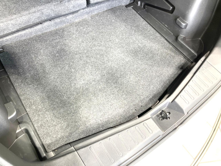 2017 Nissan Note DAA-HE12 (UW-69ef583043ae2)[11]