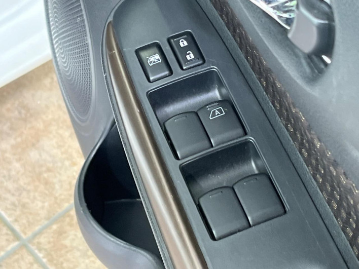 2017 Nissan Note DAA-HE12 (UW-69ef583055fa4)[13]