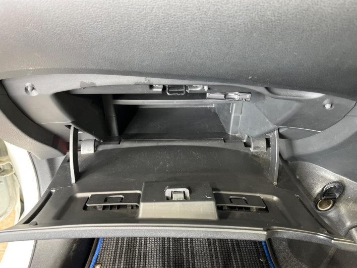 2017 Nissan Note DAA-HE12 (UW-69ef583055fa4)[20]