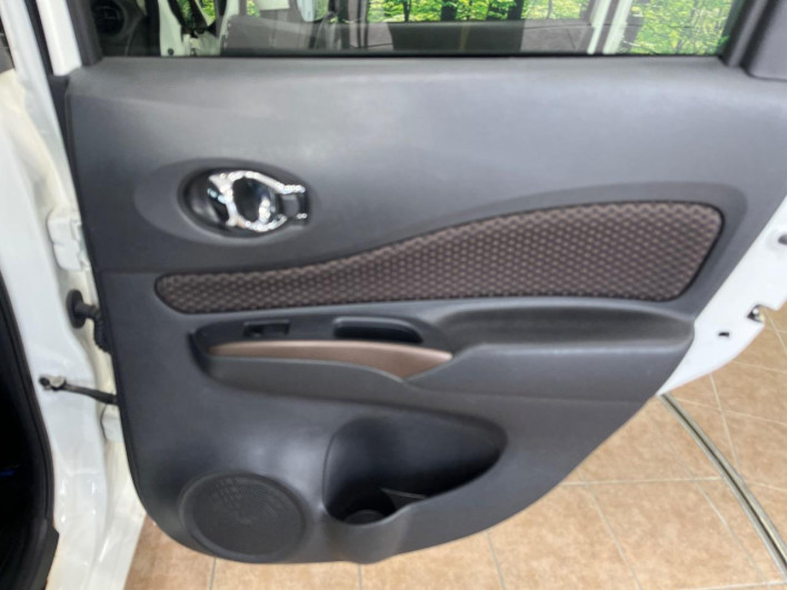 2017 Nissan Note DAA-HE12 (UW-69ef583055fa4)[12]