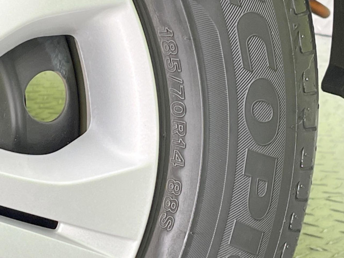 2017 Nissan Note DAA-HE12 (UW-69ef58327fb8d)[14]