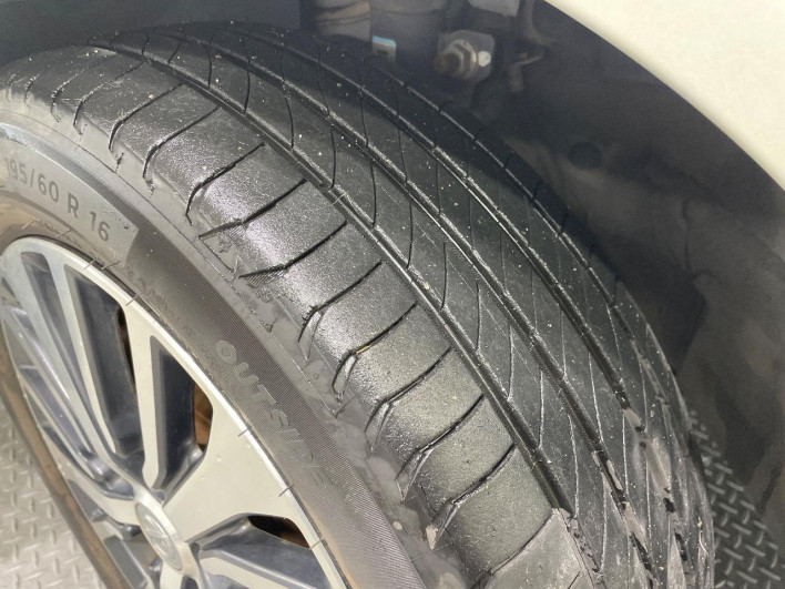 2015 Nissan Serena DAA-HFC26 (UW-69ef5834d2193)[9]