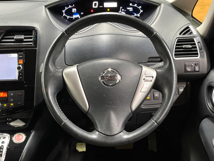 2015 Nissan Serena DAA-HFC26 (UW-69ef58356fa19)[22]