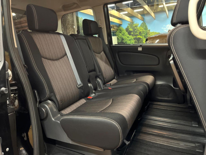 2015 Nissan Serena DAA-HFC26 (UW-69ef58356fa19)[17]