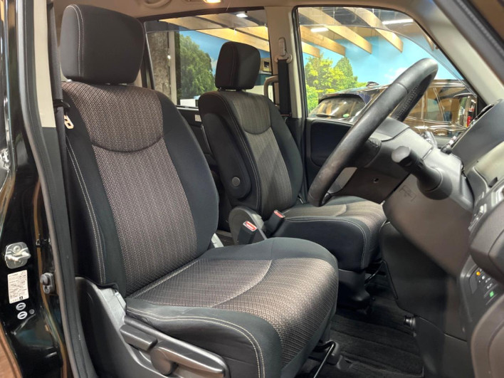 2015 Nissan Serena DAA-HFC26 (UW-69ef58356fa19)[16]