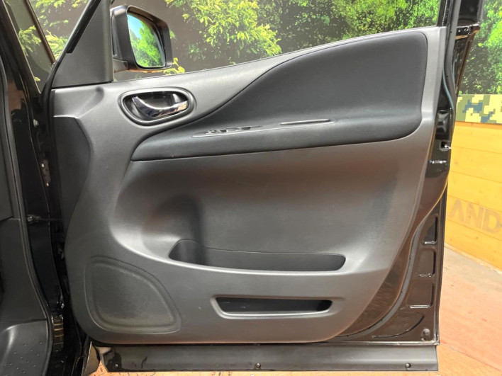 2015 Nissan Serena DAA-HFC26 (UW-69ef58356fa19)[15]