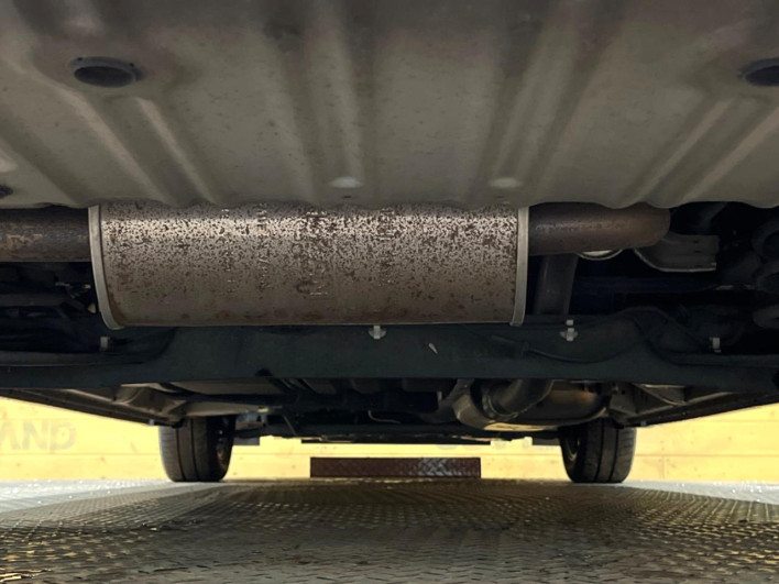 2015 Nissan Serena DAA-HFC26 (UW-69ef58356fa19)[11]