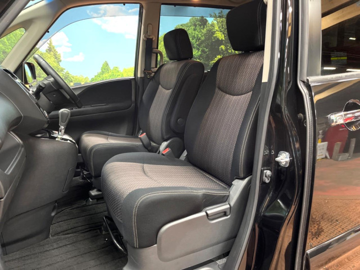 2015 Nissan Serena DAA-HFC26 (UW-69ef58356fa19)[5]