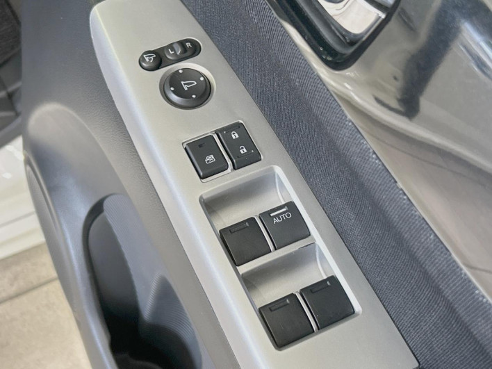 2016 Honda N-BOX CUSTOM DBA-JF1 (UW-69ef5844f3db3)[15]