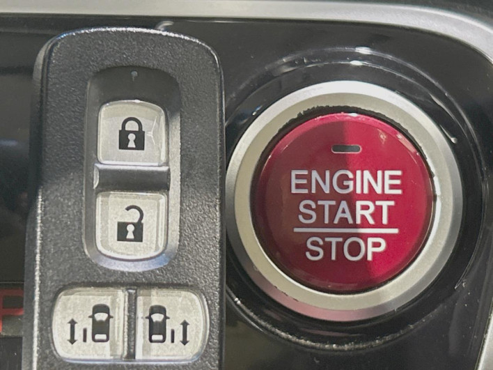 2016 Honda N-BOX CUSTOM DBA-JF1 (UW-69ef5844f3db3)[16]