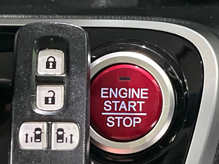 2017 Honda N-BOX CUSTOM DBA-JF2 (UW-69ef58457d2f2)[12]