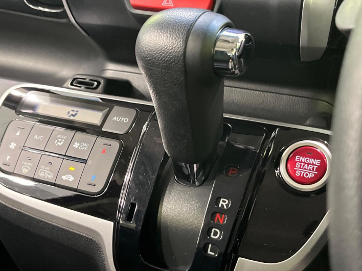 2017 Honda N-BOX CUSTOM DBA-JF2 (UW-69ef58457d2f2)[11]