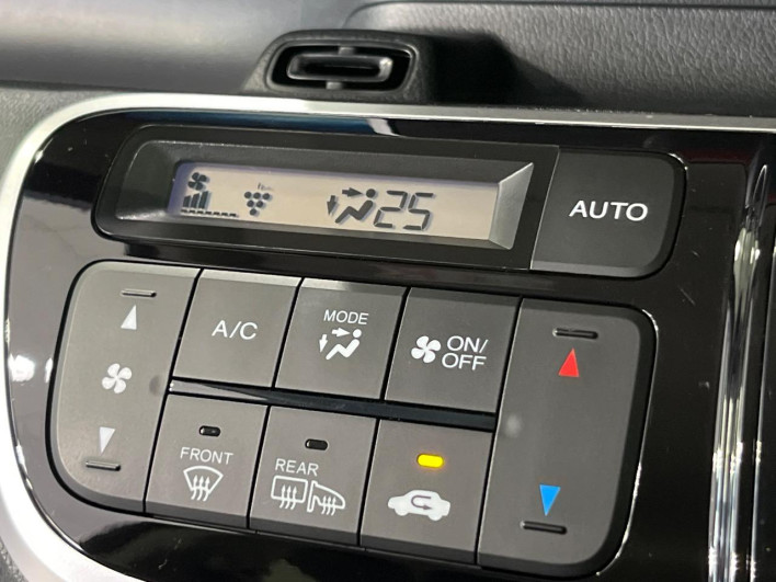 2017 Honda N-BOX CUSTOM DBA-JF2 (UW-69ef58457d2f2)[6]