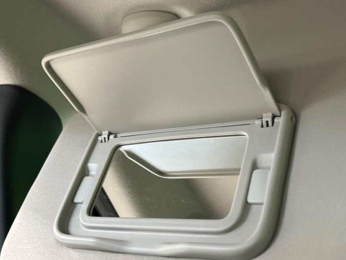 2017 Honda N-BOX CUSTOM DBA-JF2 (UW-69ef58457d2f2)[9]